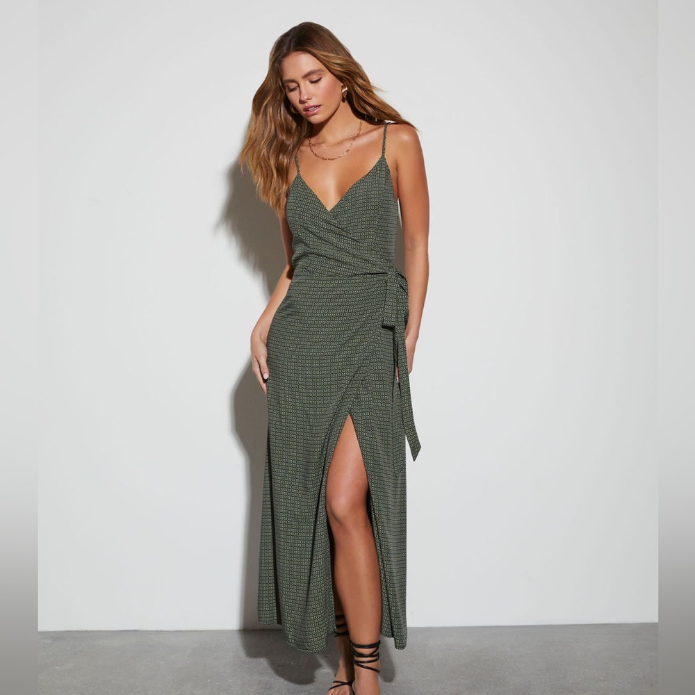 Azura V-Neck Tie Waist Midi Dress Size L